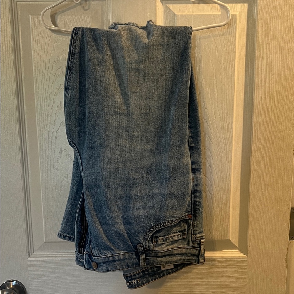 American Eagle Outfitters Mom Jeans